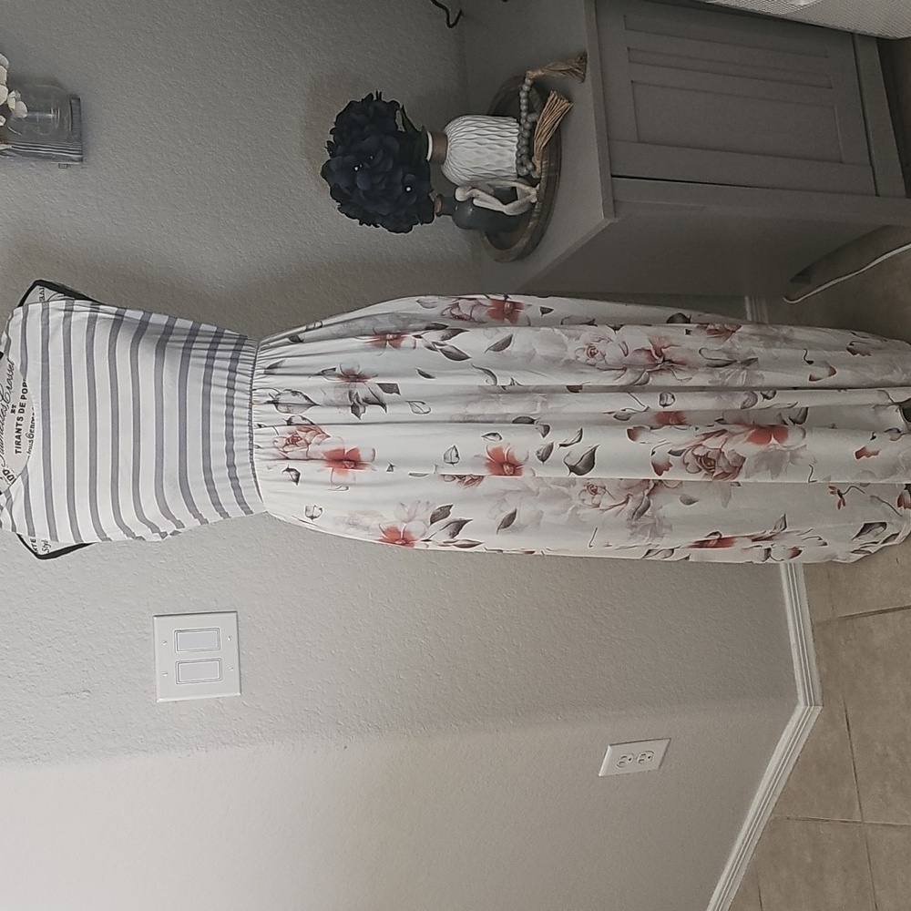 Gray & White Striped Maxi Dress w/h Pockets